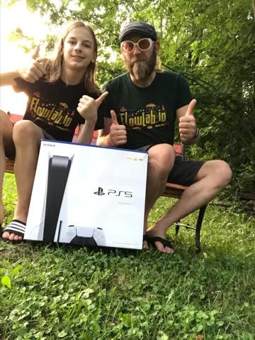 todorrobot and Jemlin_The_Cat with the PS5, thumbs up